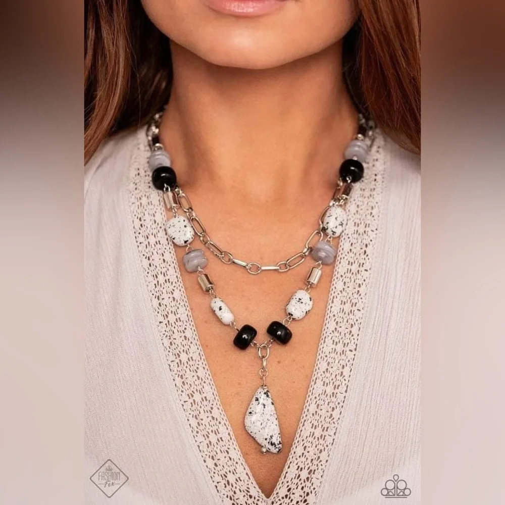 Paparazzi Necklace Set - Picture 1 of 4